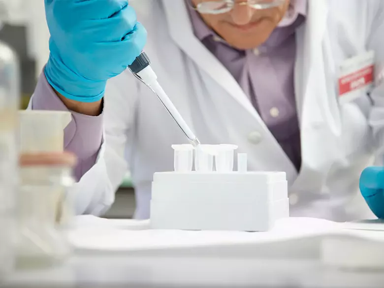 ¿Deberían ser más bajos los estándares de pruebas hepáticas para los niños?