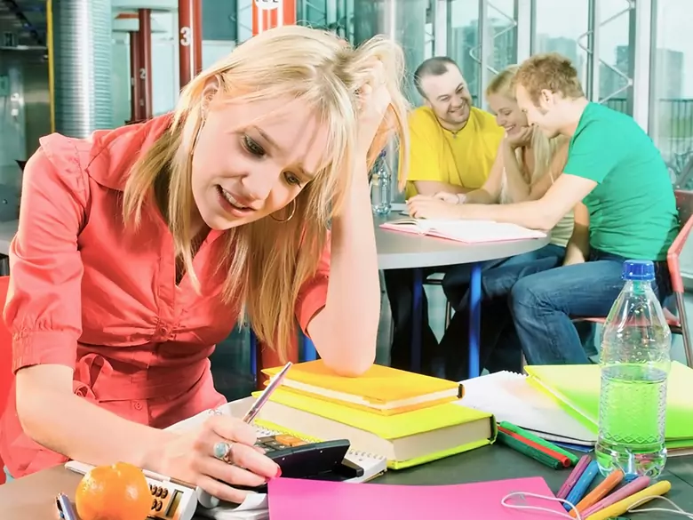 ¿Afecta el estrés a los dientes de una persona?