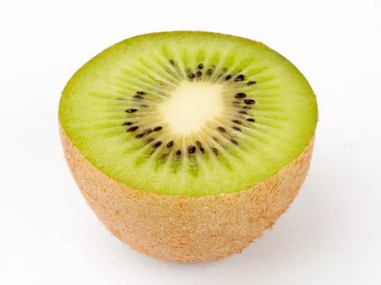 ¿Cuáles son los beneficios de comer kiwi?