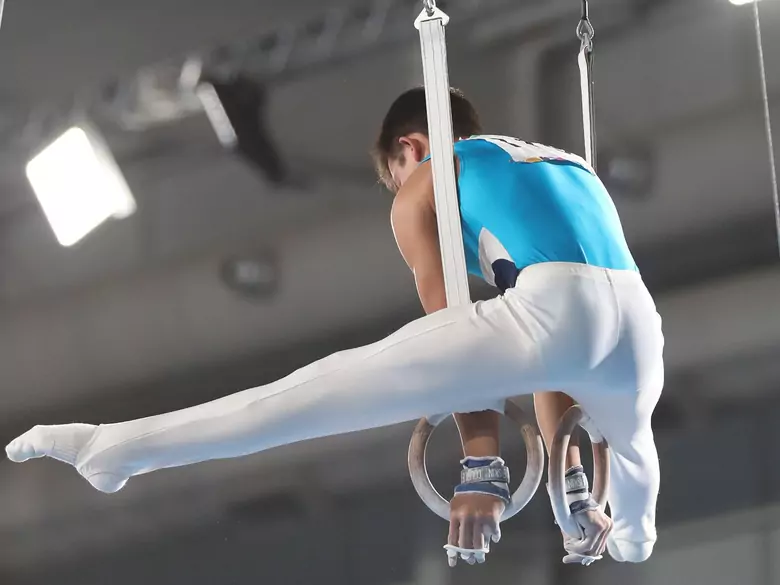 ¿Cuáles son los beneficios de practicar acrobacia?