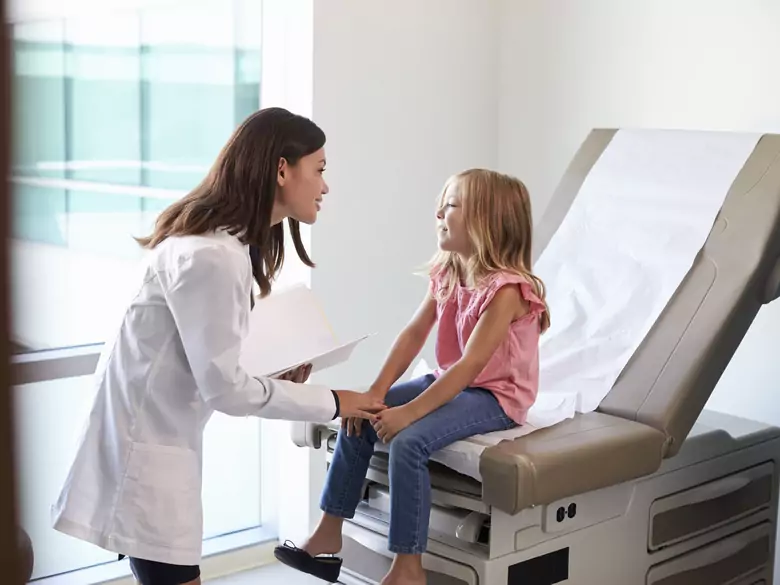 Mantenga a su hijo seguro durante los procedimientos con anestesia: esto es lo que debe saber