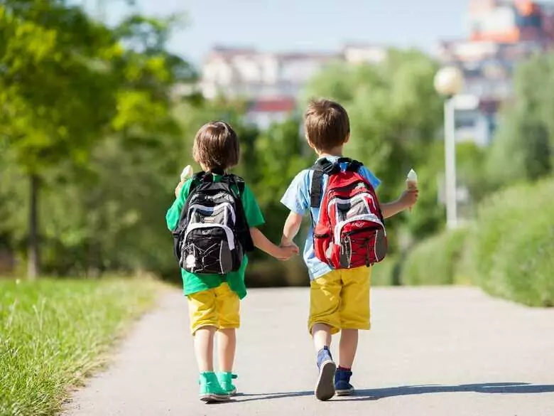 Las mochilas escolares sólo son ligeras en teoría