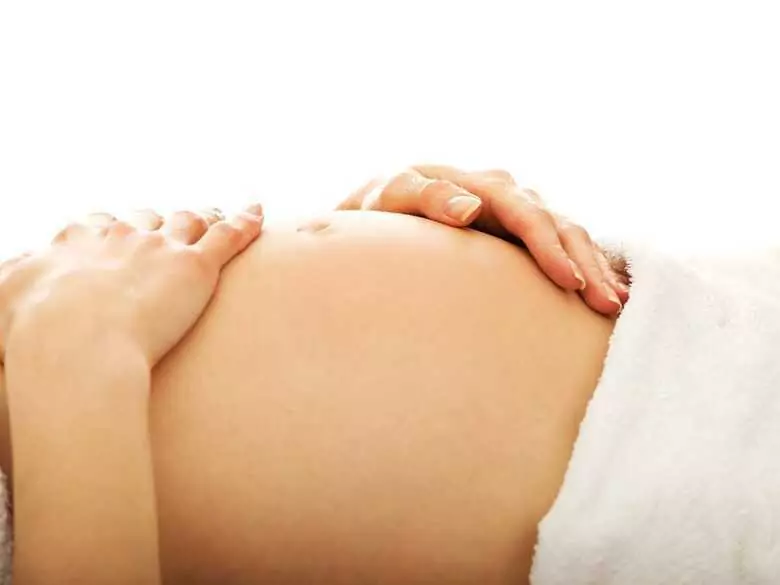 Disección del músculo recto abdominal después del parto