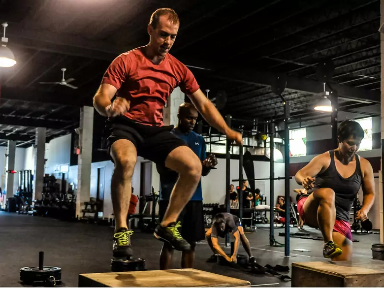 ¿Cuáles son los beneficios de practicar crossfit?