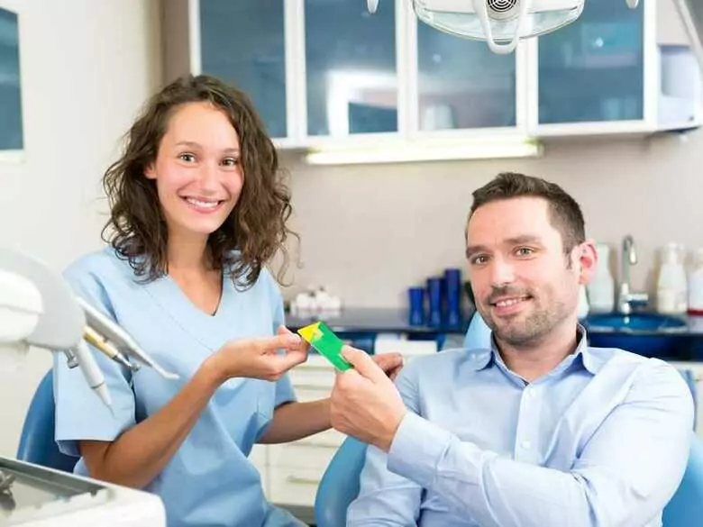 Profilaxis bucal en consultorio especializado