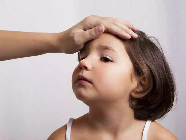 Niño con fiebre