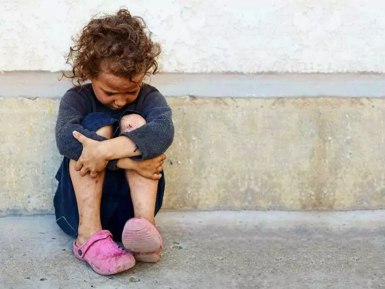 ¿Qué puede provocar la soledad en la infancia?