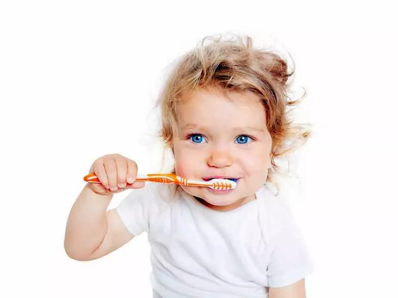 Casi la mitad de los niños estadounidenses abusa de la pasta de dientes