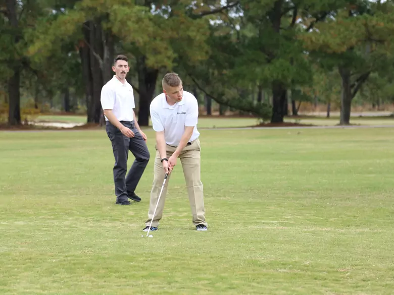 ¿Cuáles son los beneficios de practicar golf?