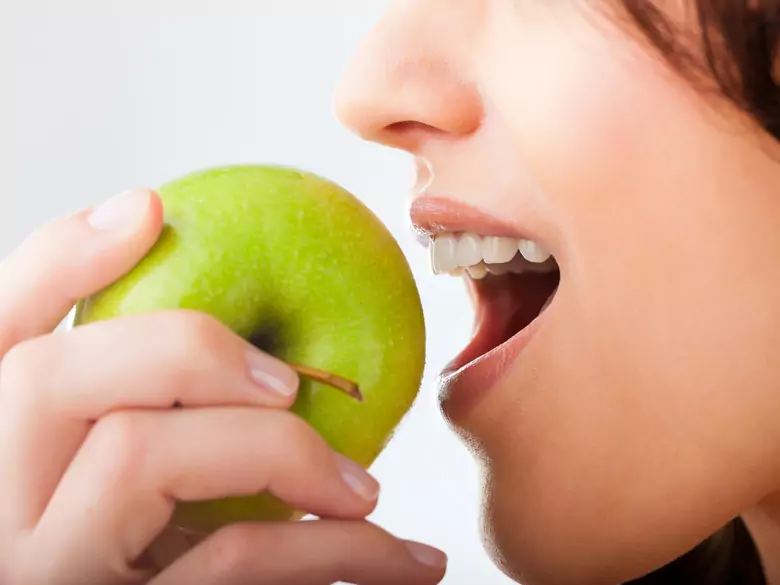 ¿Cuáles son los beneficios de comer manzanas?