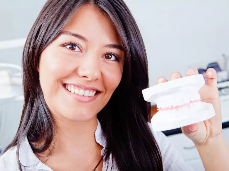 Dentaduras postizas, implantes, células madre: opciones modernas para sustituir los dientes perdidos