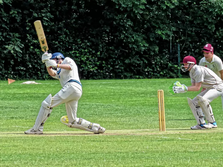 ¿Cuáles son los beneficios de jugar al críquet?