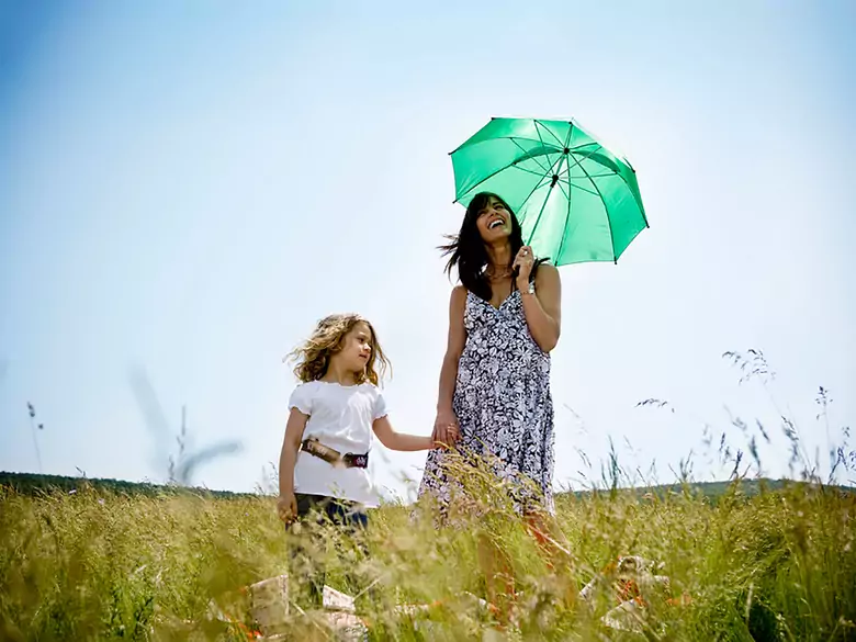 Primeros auxilios en caso de insolación en un niño pequeño