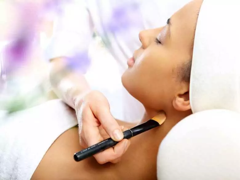 Microdermoabrasión, peeling por cavitación: ¿son seguros los tratamientos caseros?