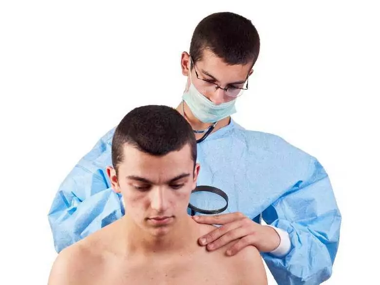 Los hombres con altos niveles de testosterona pueden tener mayor riesgo de desarrollar melanoma