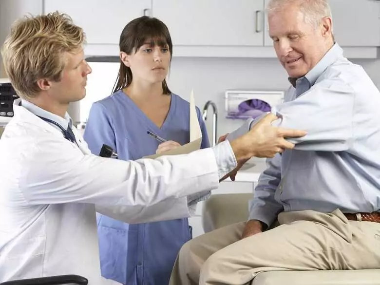 Codo de golfista: ¿qué es, cómo se manifiesta, cómo tratarlo?