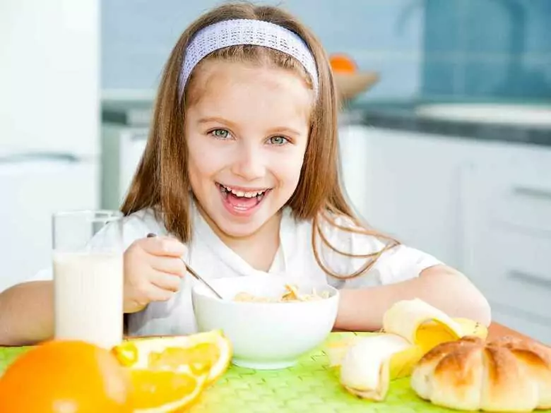 ¿Qué leche debe darse a los niños?
