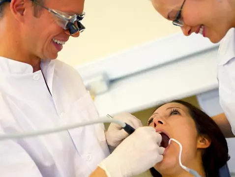 Barnizado dental