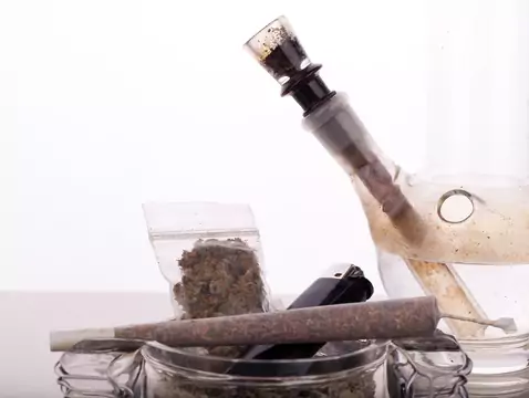 Drogas: ¿cómo saber si su hijo fuma cannabis?