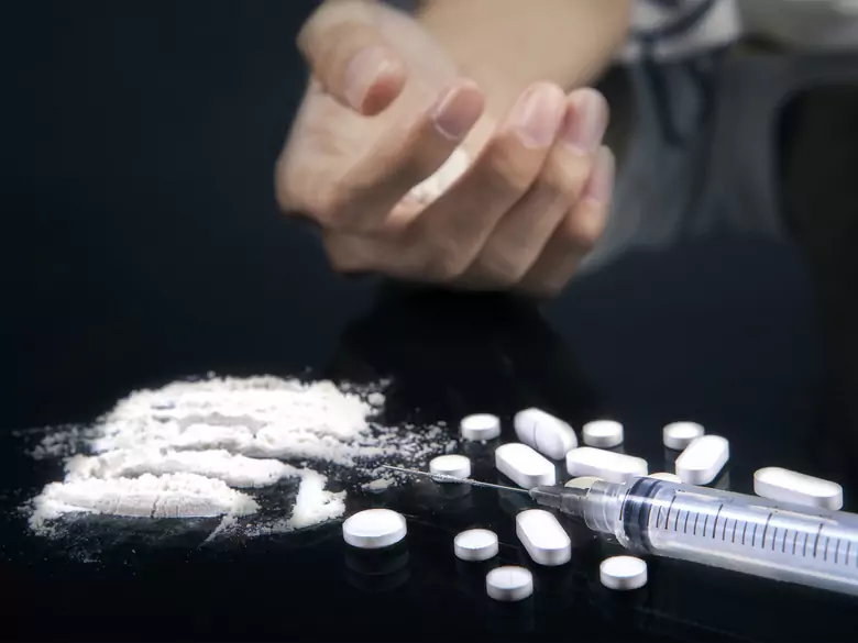 ¡Una epidemia de euforizantes legales! Efectos secundarios asociados a su consumo