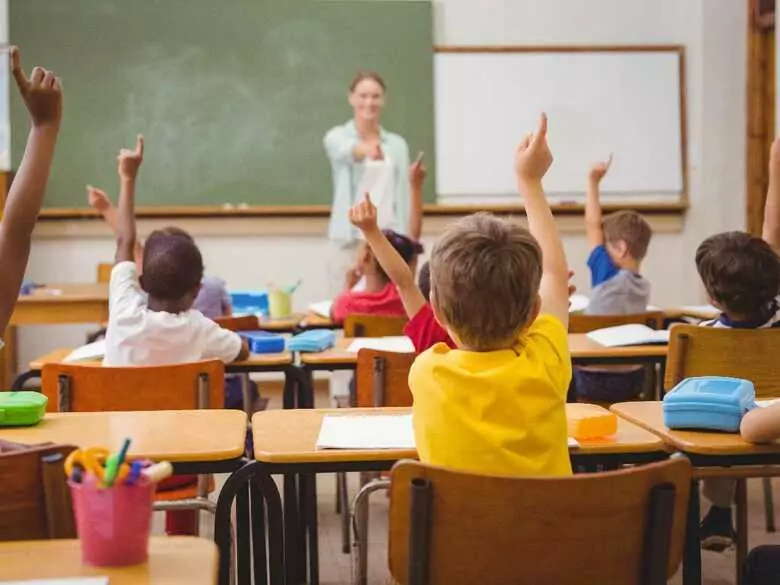 Hola escuela ... ¿no siempre alegre?