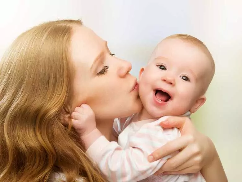 ¿Por qué cantan las madres a sus hijos?