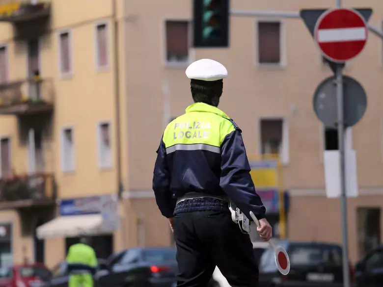 Vivir cerca de una carretera con mucho tráfico y el riesgo de demencia