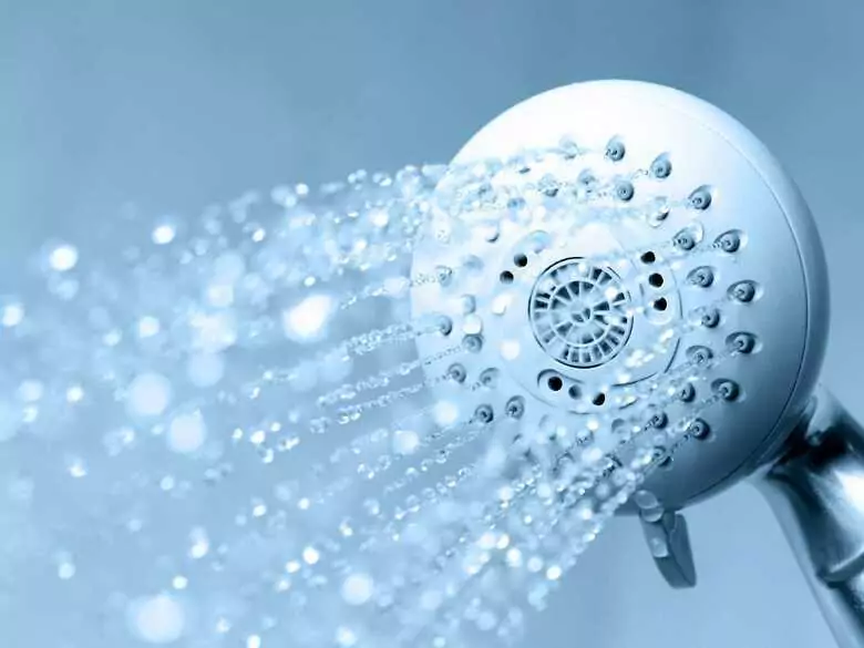 Un baño caliente facilita conciliar el sueño