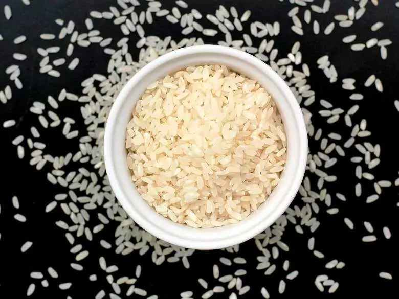 ¿Cuáles son los beneficios de comer arroz integral?