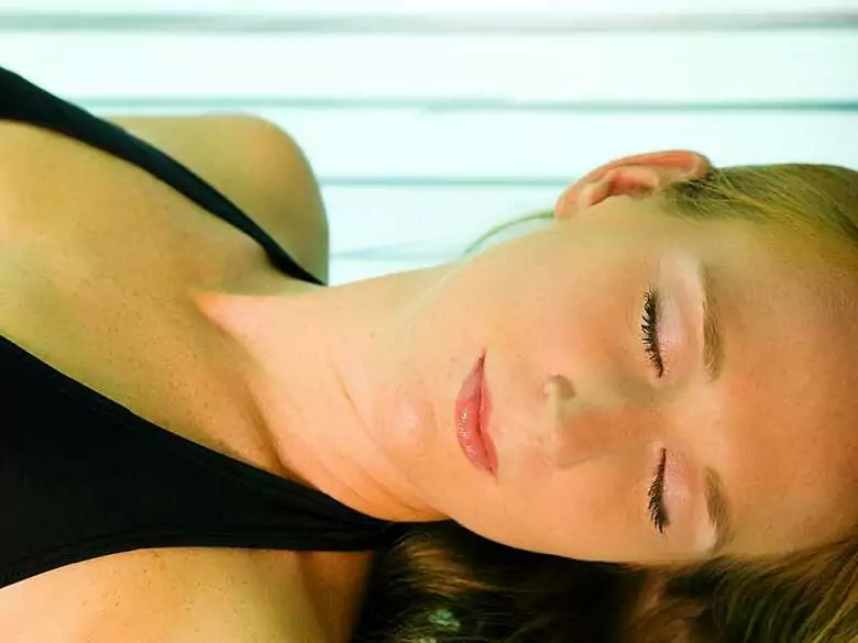 Quemaduras en la piel tras utilizar una cama bronceadora