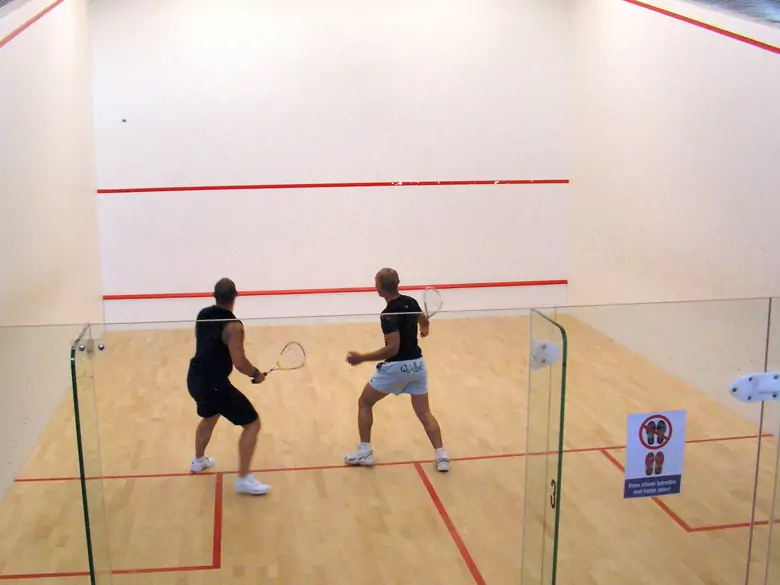 ¿Cuáles son los beneficios de practicar squash?