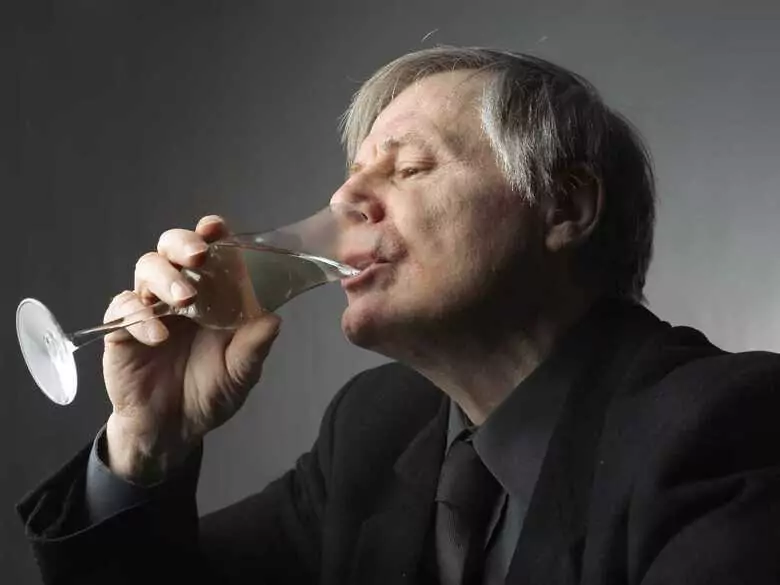 ¿Qué es una dosis saludable de alcohol?