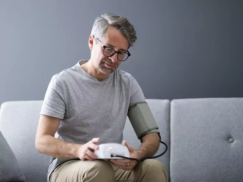 ¿Es necesario tratar la hipertensión si está "sólo ligeramente elevada"?