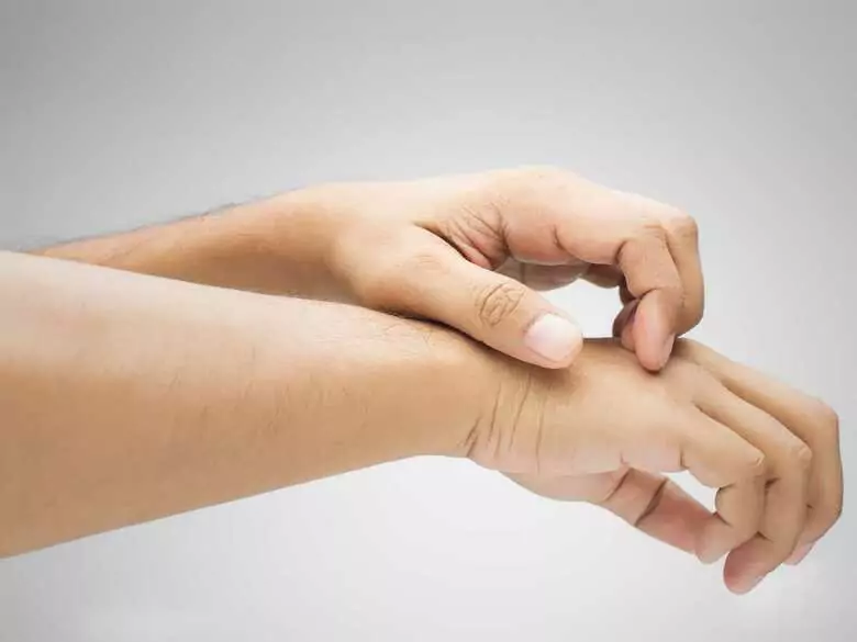 Piel agrietada en manos y pies: ¿cómo tratarla?