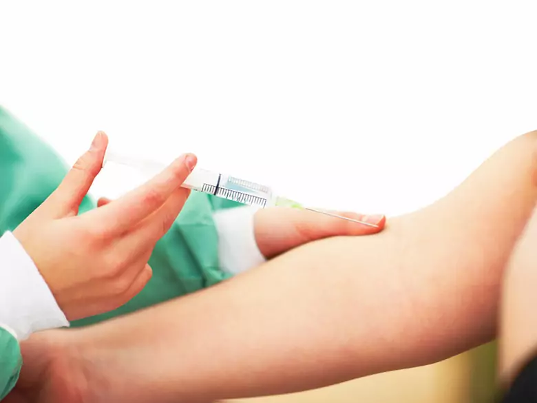 Reacción excesiva tras la vacunación contra la tos ferina