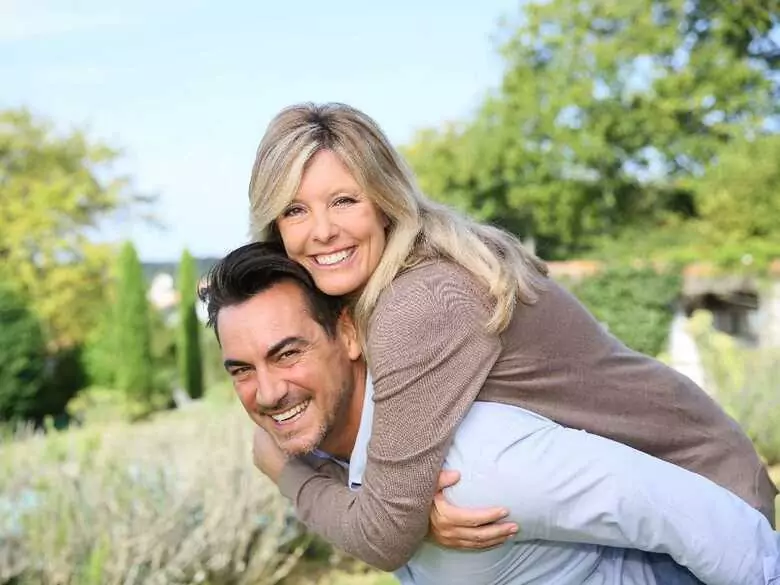 ¿Quiere estar sana? ¡Cásese con un hombre feliz!