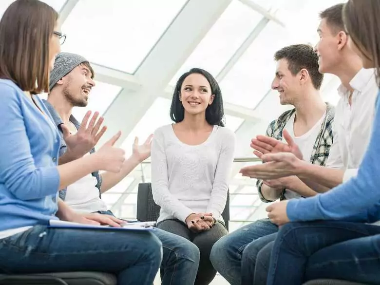 Terapia de grupo: ¿qué es y a quién puede recomendarse?