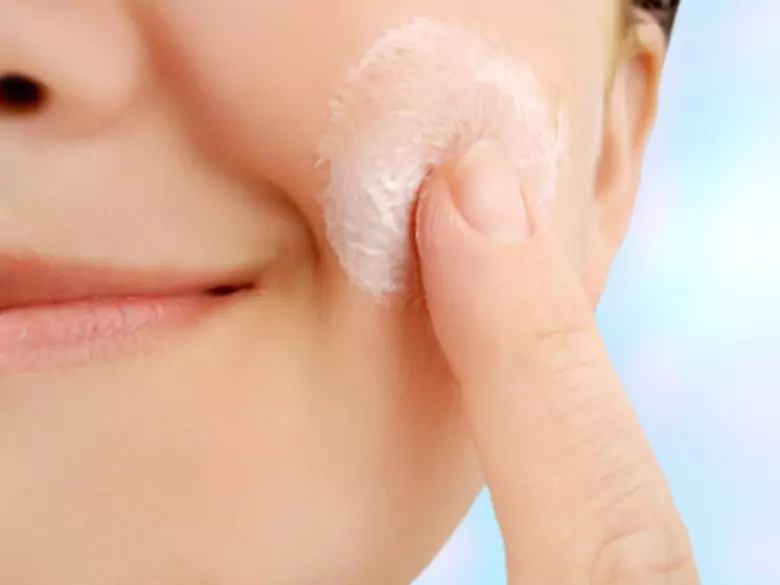 Cuide su piel. Una guía para pieles grasas y propensas al acné