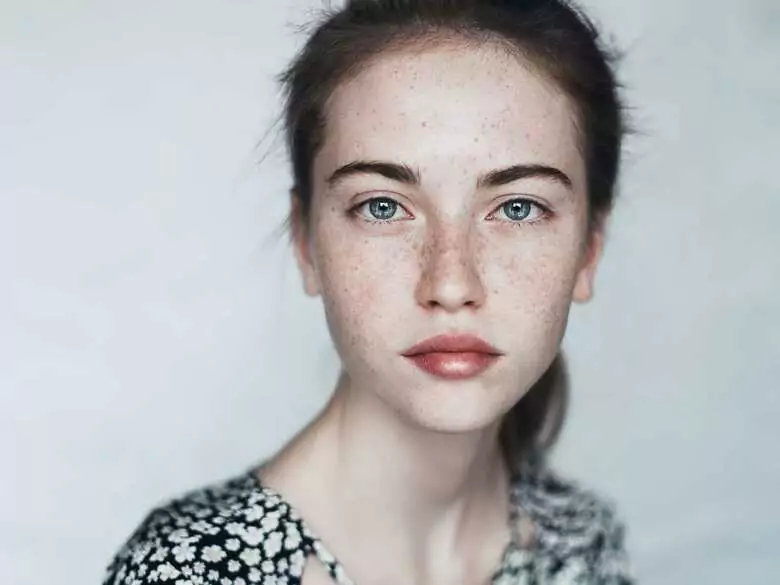 El aumento del peso corporal puede estar relacionado con el adelanto de la primera menstruación en mujeres y niñas