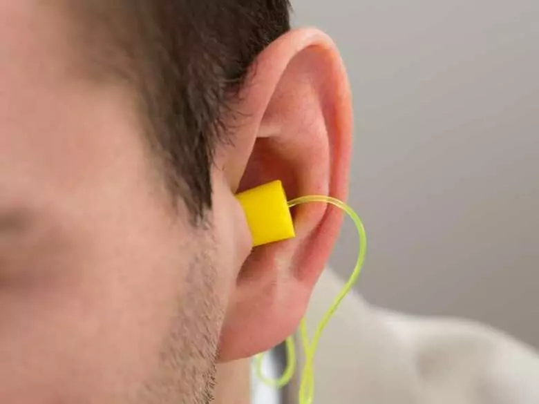 ¿Es seguro para su salud utilizar tapones para los oídos?